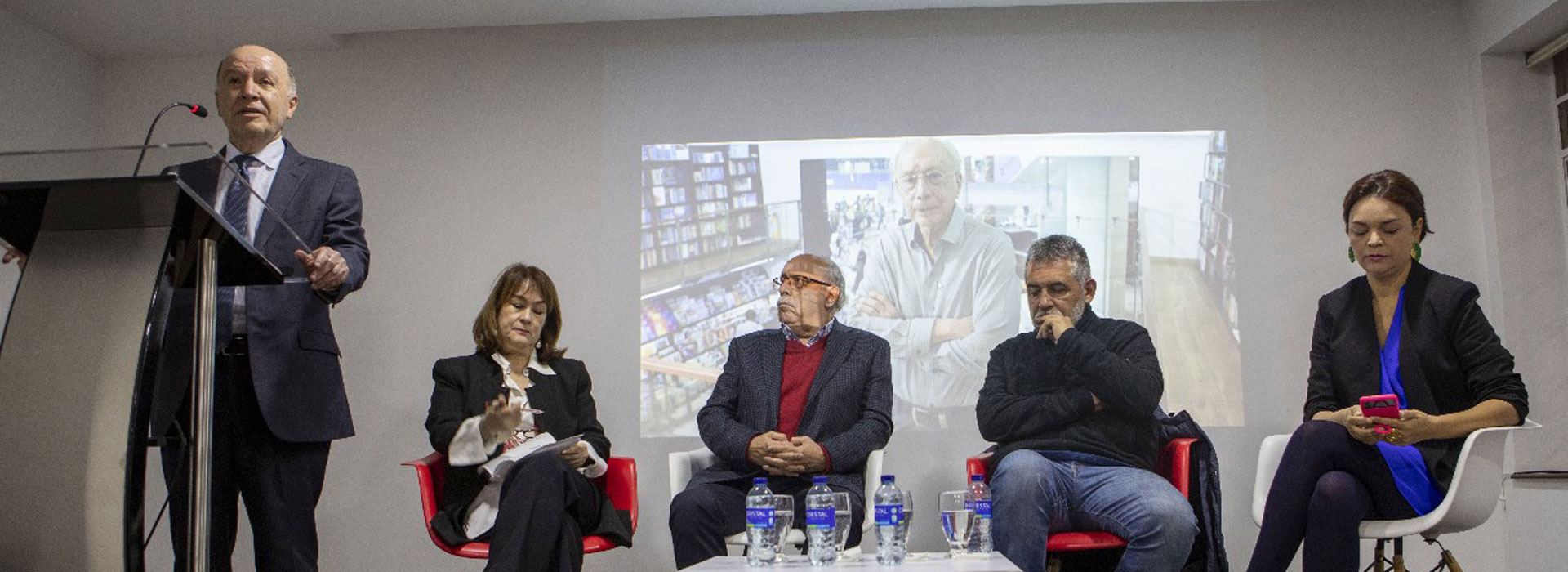 Homenaje en memoria de Felipe Ossa, decano de los libreros colombianos ...